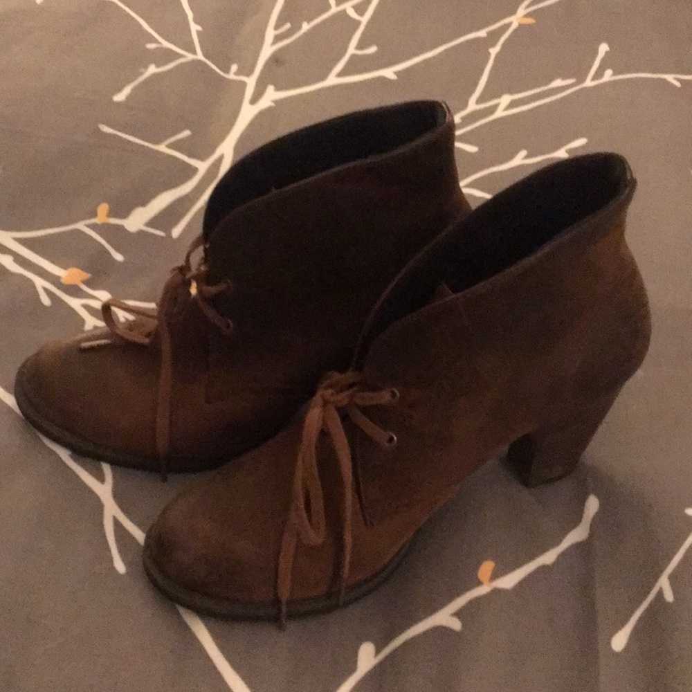 Clark’s Indigo lace-up ankle boots